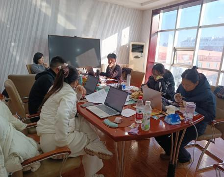 财务科进行年终存货盘点